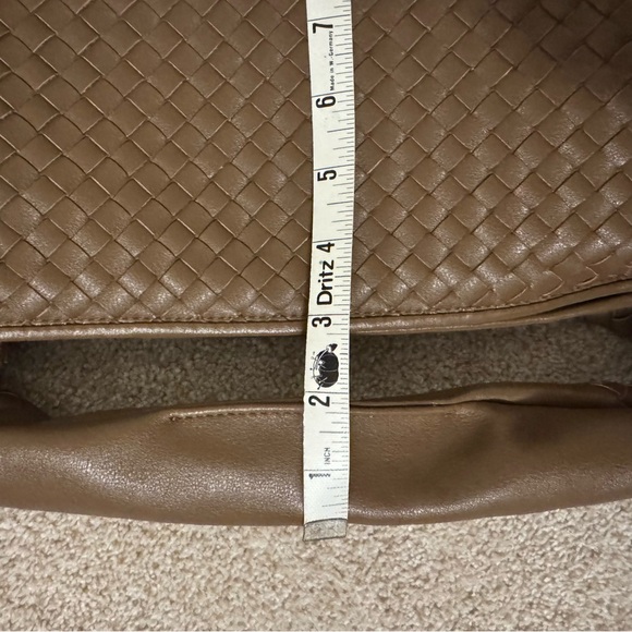 Tiffany & Fred Paris Elegant Brown Woven Tote - Picture 4 of 16